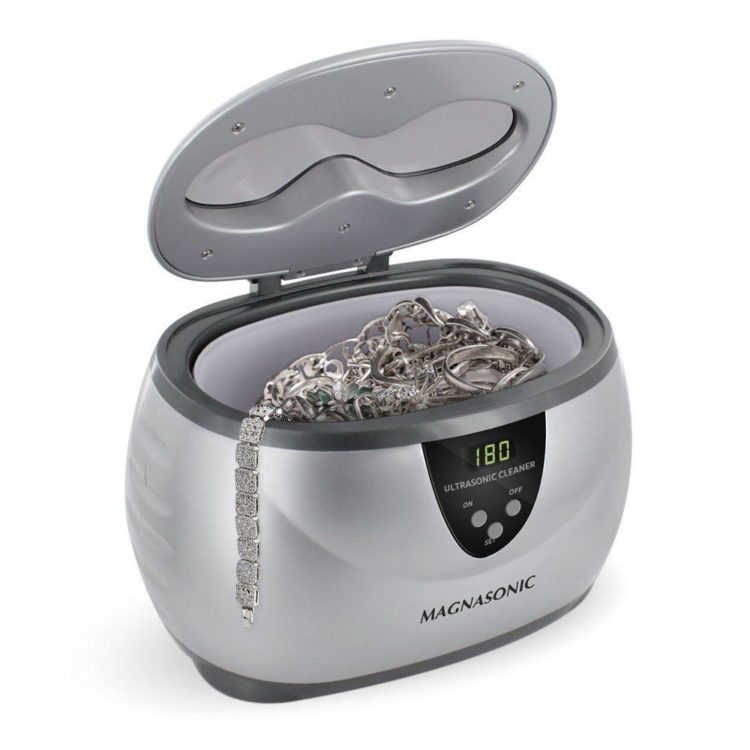 jewelry cleaner with jewelry